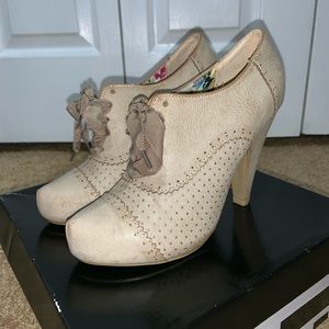 Oxford style heels